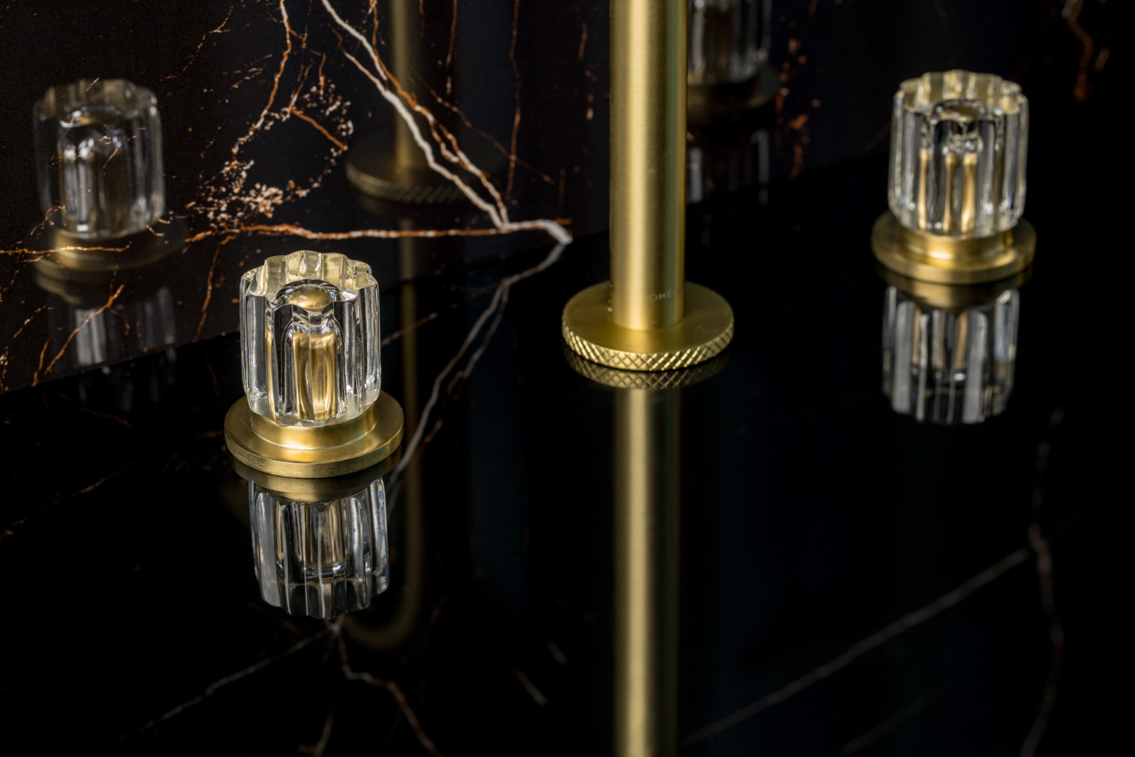 Смеситель для раковины Boheme Elegante 152-MG-EL золото матовое
