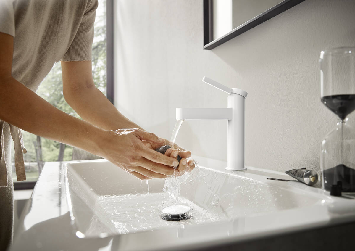 Смеситель Hansgrohe Finoris для раковины 76010700 белый