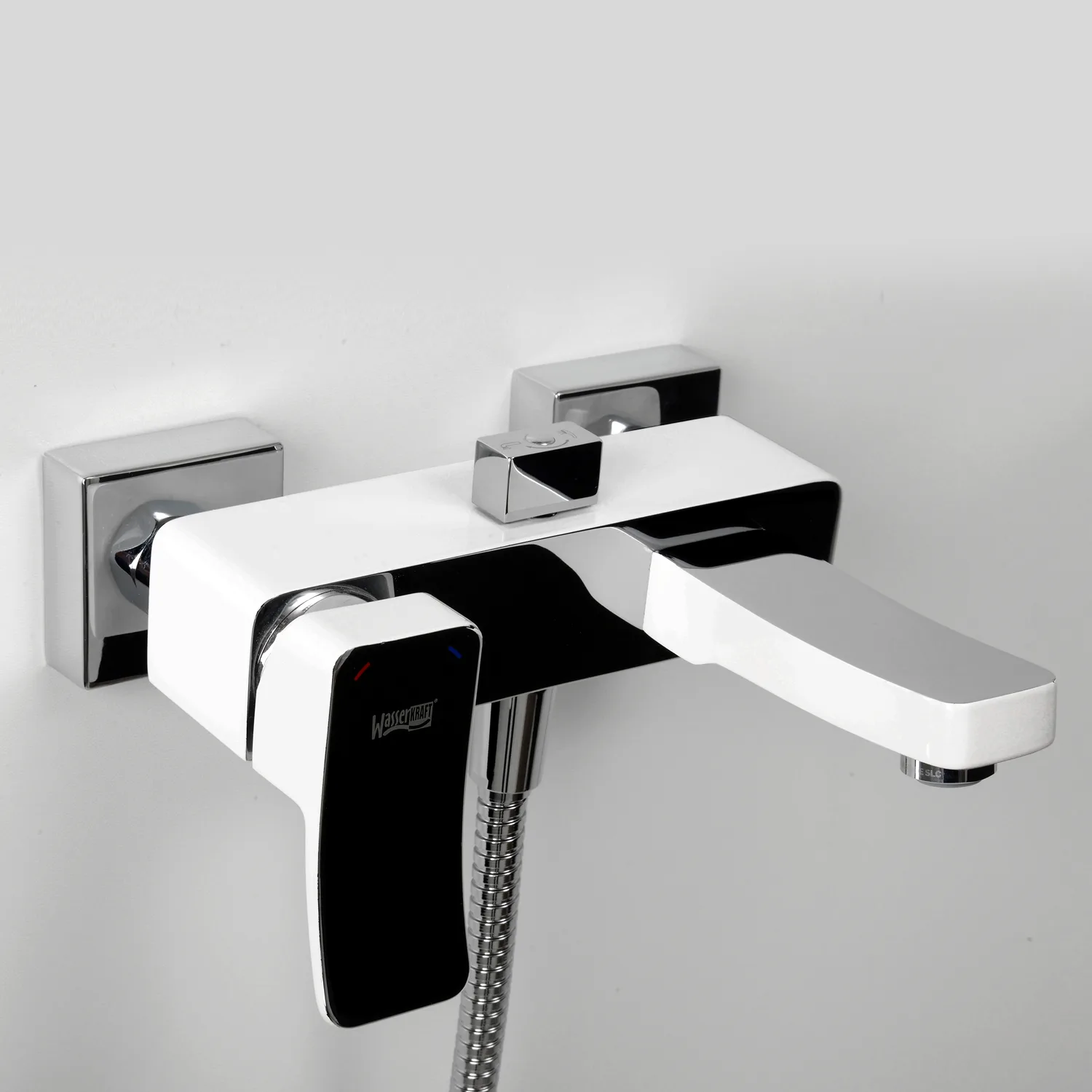 Смеситель Wasserkraft Aller 1060White для ванны с коротким изливом 1061WHITE