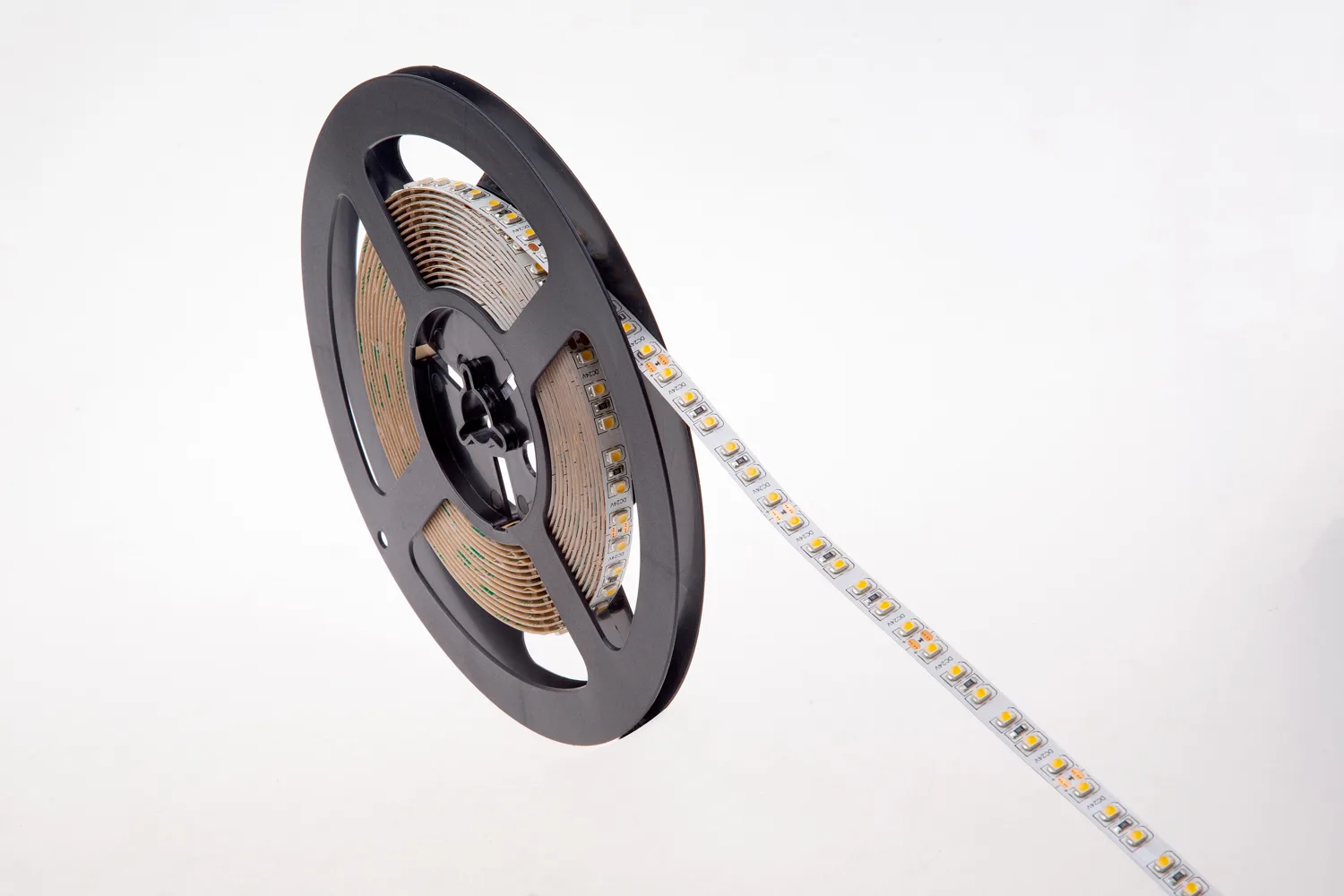 Лента светодиодная SMD нейтральная DC24V 9, 6W/m 4000K 720Lm/m 120д/м CRI>95 IP20,  упаковка 5 метров,  ширина 8мм,  высота 2мм,  самоклейкая