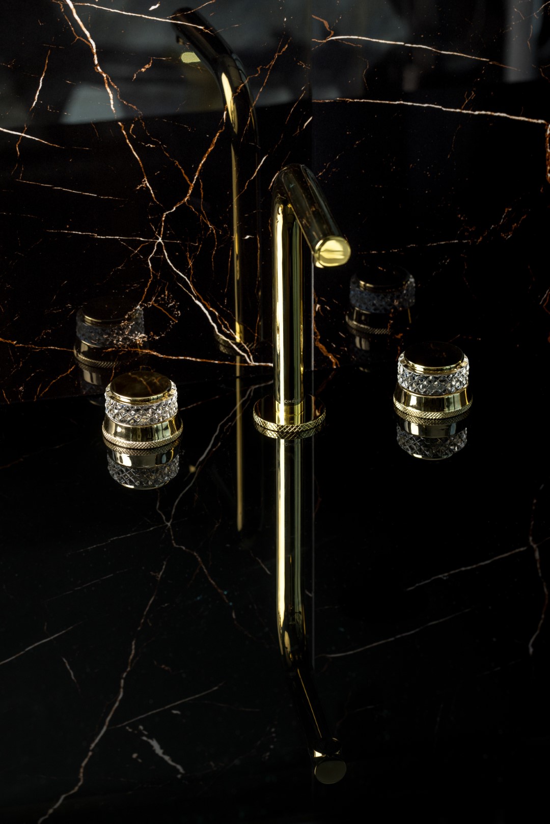 Смеситель для раковины Boheme Aura 152-G-A золото глянцевое